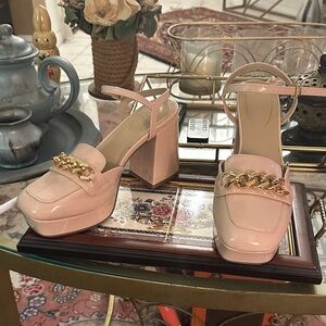 Comfort Plus by Predictions Pink Heels with Gold Chain